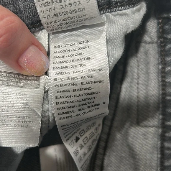 Levi's® Premium 501® ORIGINAL FIT HIGH RISE WOMEN'S SHORTS, RTR - Picture 5 of 7